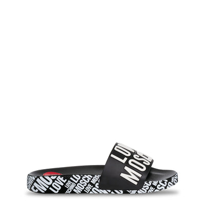 Me encantan las sandalias y chanclas de Moschino 