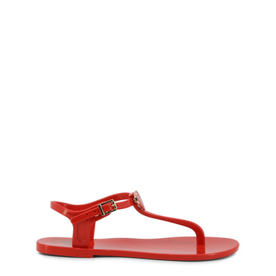 Me encantan las sandalias y chanclas de Moschino 